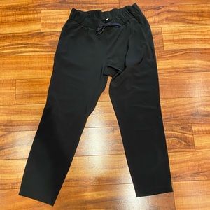 Lululemon On the Fly Pants in Black size 8